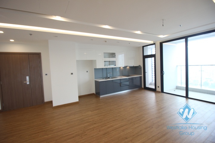 Waiting to be furnished four bedrooms apartment in Vinhome Metropolis, Ba Dinh district, Ha Noi